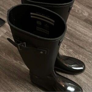 Hunter refined black patent rubber rain boots size 6